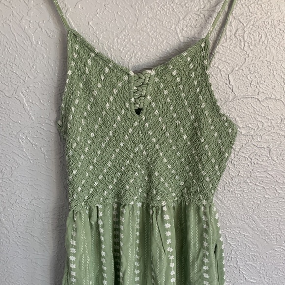 Green floral jumper. - Picture 2 of 4